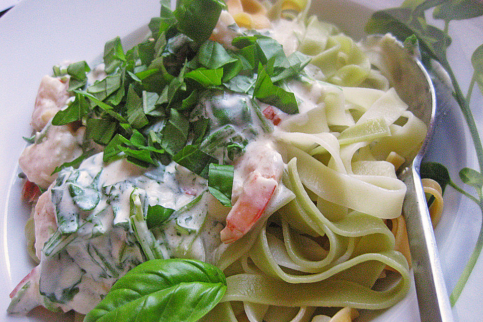 Nudeln mit scharfer Rucola - Shrimps - Soße