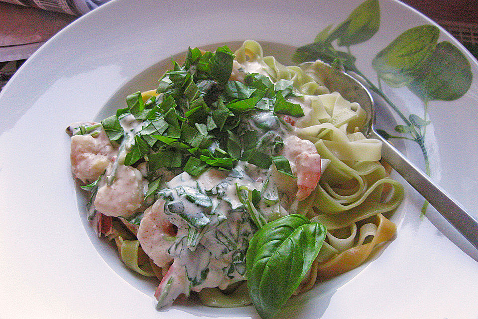 Nudeln mit scharfer Rucola - Shrimps - Soße