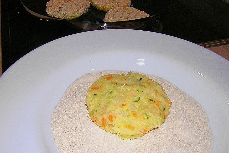 Gemüsepuffer mit Joghurt - Dip