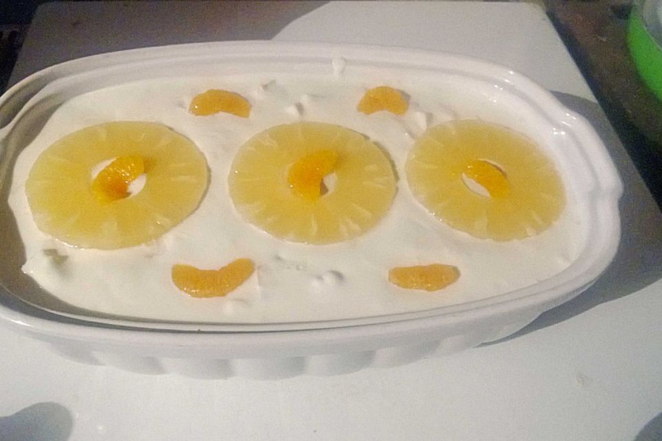 Quarkspeise mit Ananas und Mandarinen