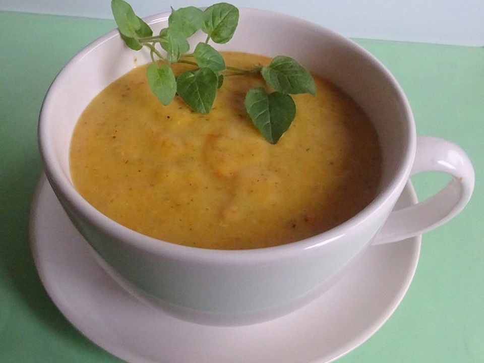 Kartoffel - Möhren - Thymian - Suppe von Fietelino| Chefkoch
