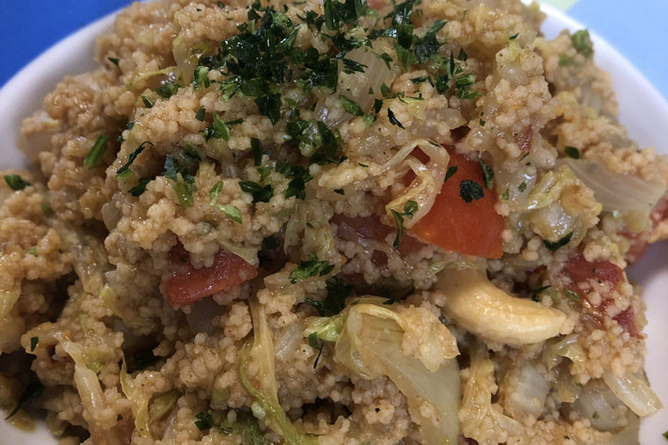 Chinakohl mit Couscous aus der Pfanne