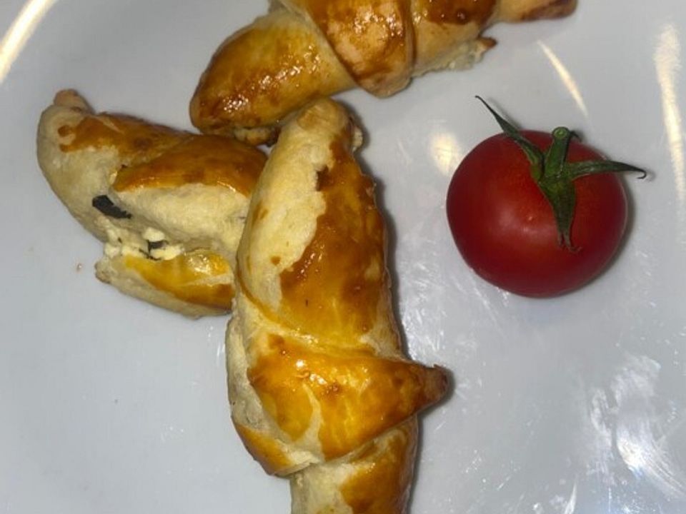 Blätterteig gefüllt mit Oliven - Schafskäse - Creme von kochhäschen ...