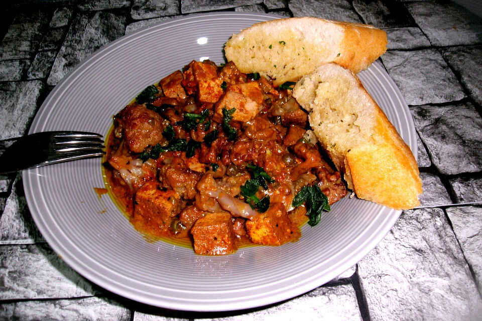 Blumenkohlcurry mit Nüssen und Tofu