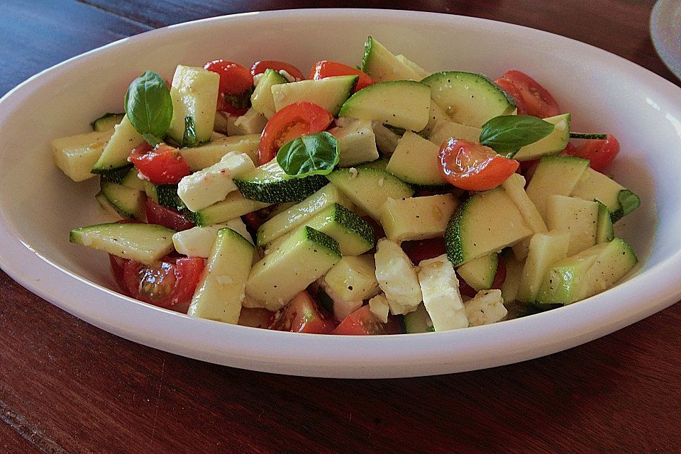 Zucchini - Tomaten - Salat