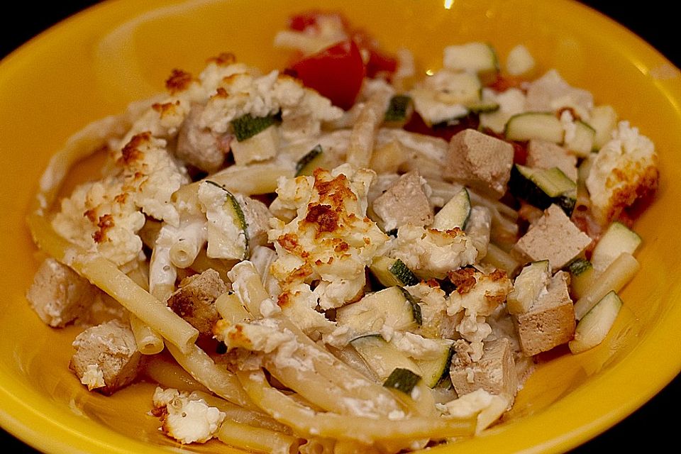 Nudelauflauf mit Feta und Tofu