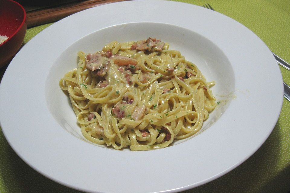 Spaghetti mit Schinken - Sahne - Sauce Spaghetti mit Schinken - Sahne - Sauce