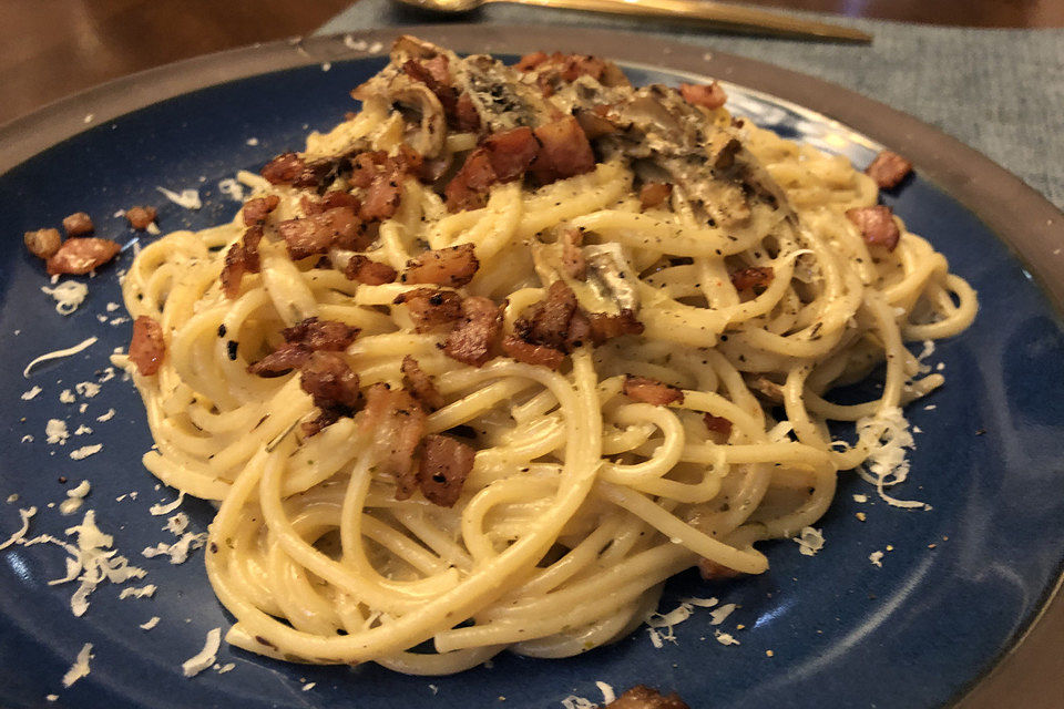 Spaghetti mit Schinken - Sahne - Sauce Spaghetti mit Schinken - Sahne - Sauce
