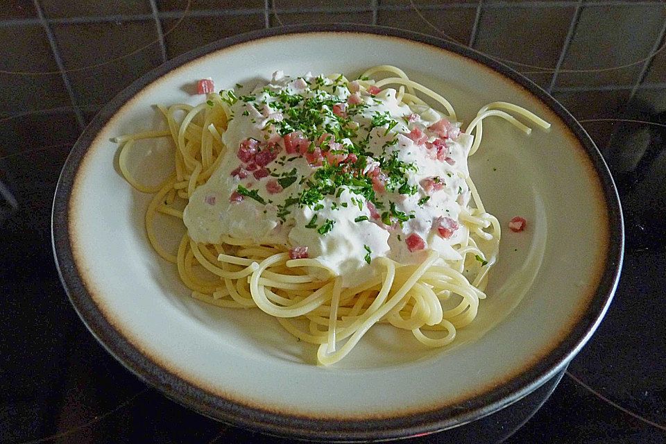 Spaghetti mit Schinken - Sahne - Sauce Spaghetti mit Schinken - Sahne - Sauce