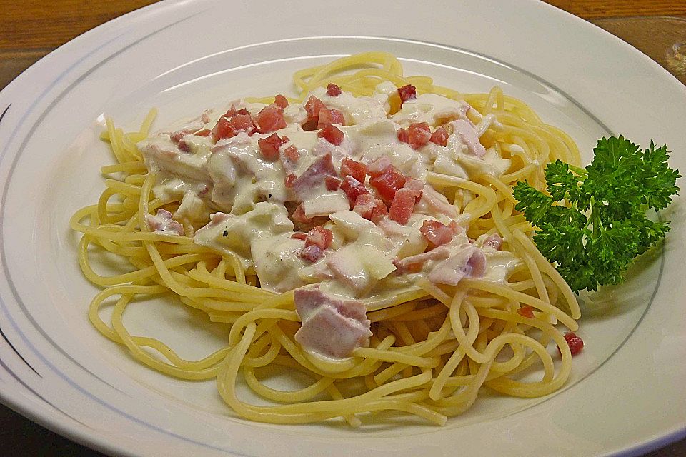 Spaghetti mit Schinken - Sahne - Sauce Spaghetti mit Schinken - Sahne - Sauce