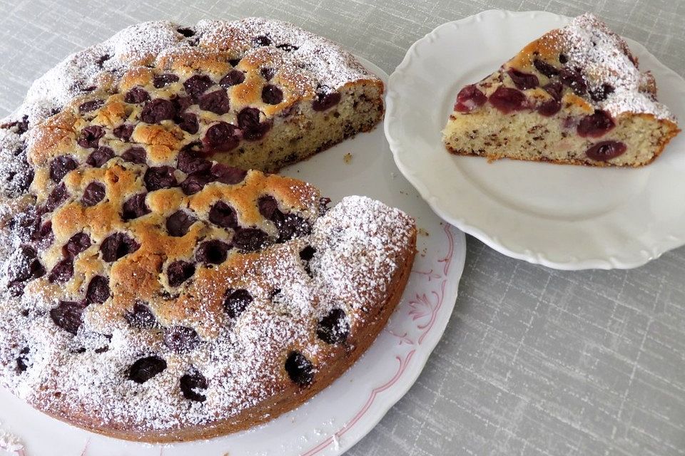 Saftiger  Rührkuchen mit Kirschen und Schokosplittern