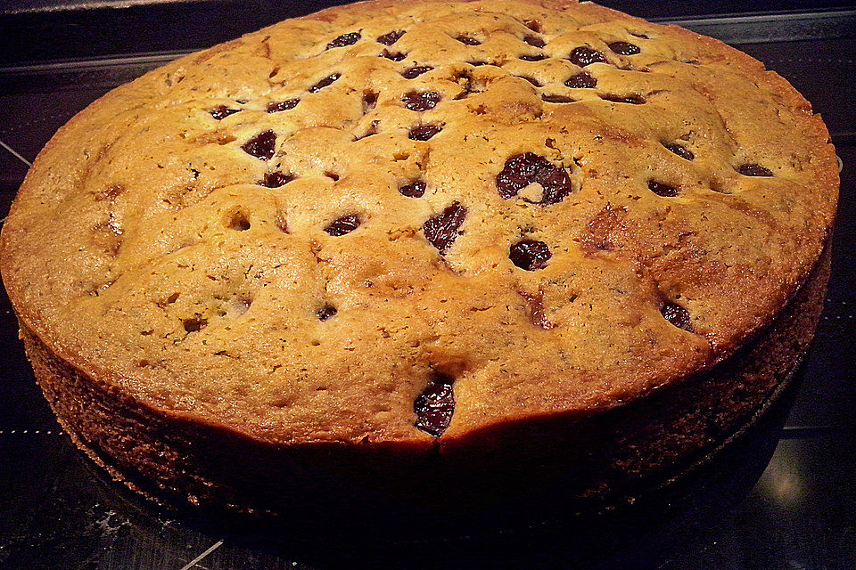 Saftiger  Rührkuchen mit Kirschen und Schokosplittern