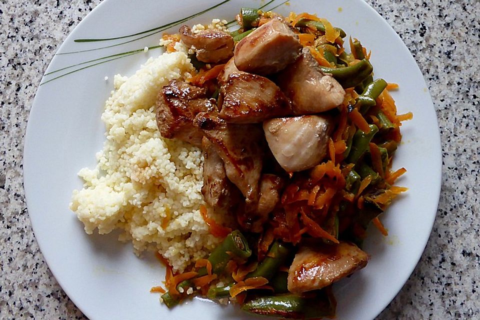 Hühnchen mit Couscous und grünen Bohnen