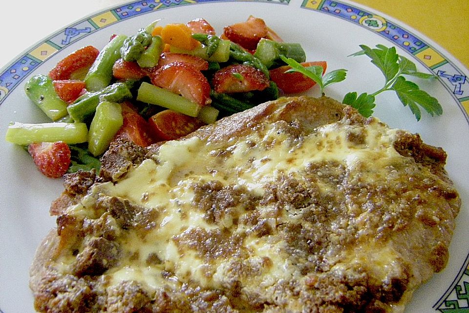 Erdbeer - Spargelsalat mit überbackenem Schnitzel von Sarah