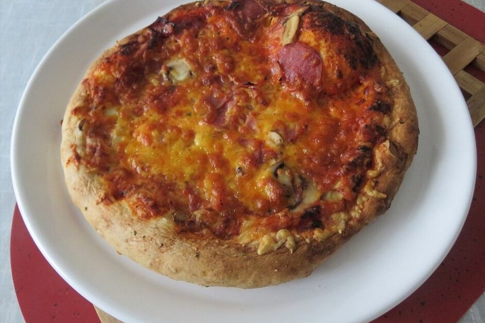 4 Käse - Pizza mit Käserand