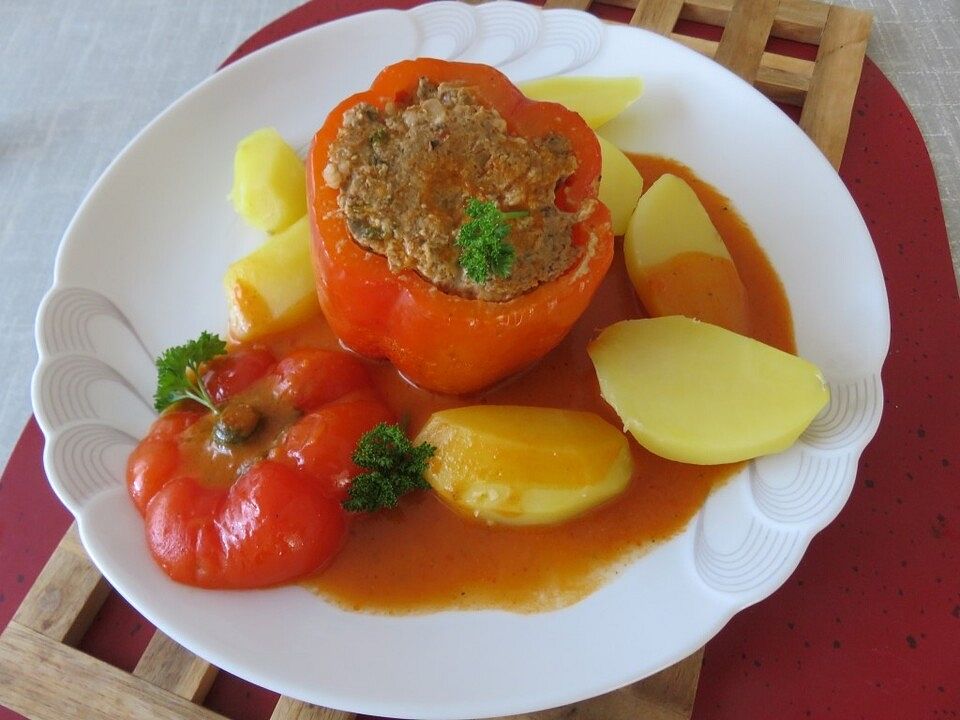 Gefüllte Paprika mit Tomatensoße von HouseMouse80| Chefkoch
