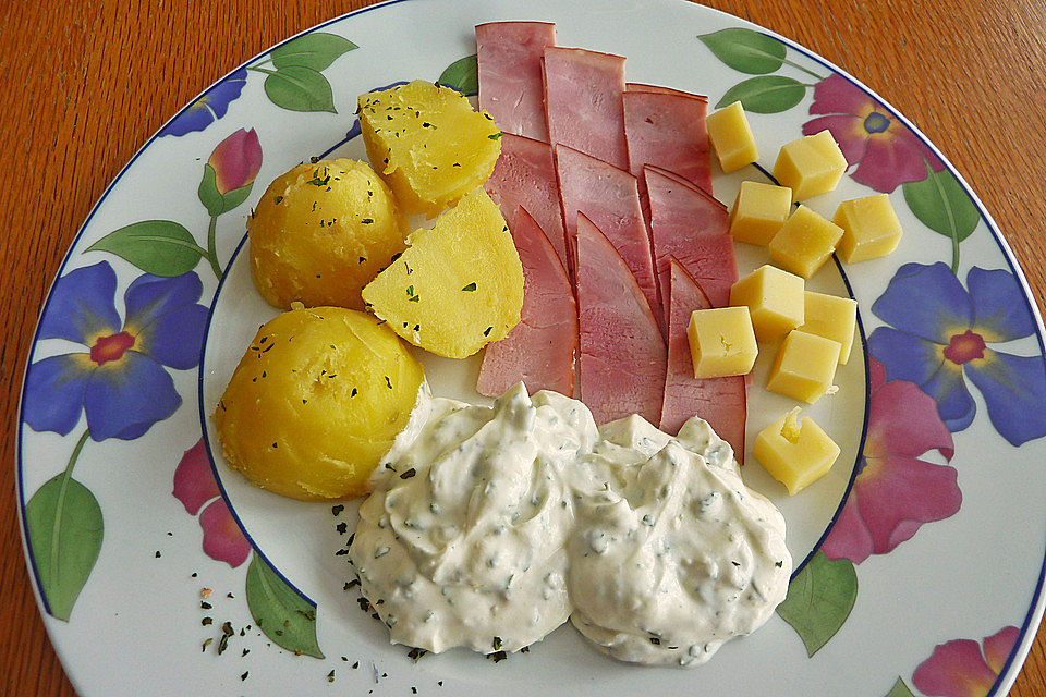 Pellkartoffeln mit Kräuterquark und Schinken