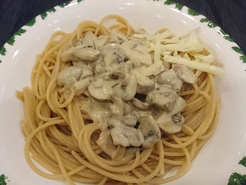 Schnelle Nudelsoße mit Speck, Champignons und Zwiebeln von Isabell321 ...
