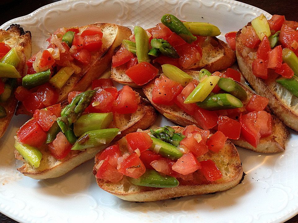 Bruschetta mit grünem Spargel und Tomaten von feuervogel | Chefkoch