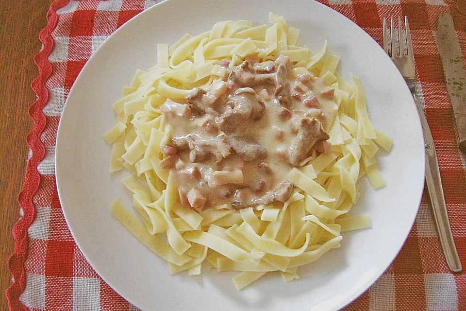 Bandnudeln mit Pfifferlingsauce