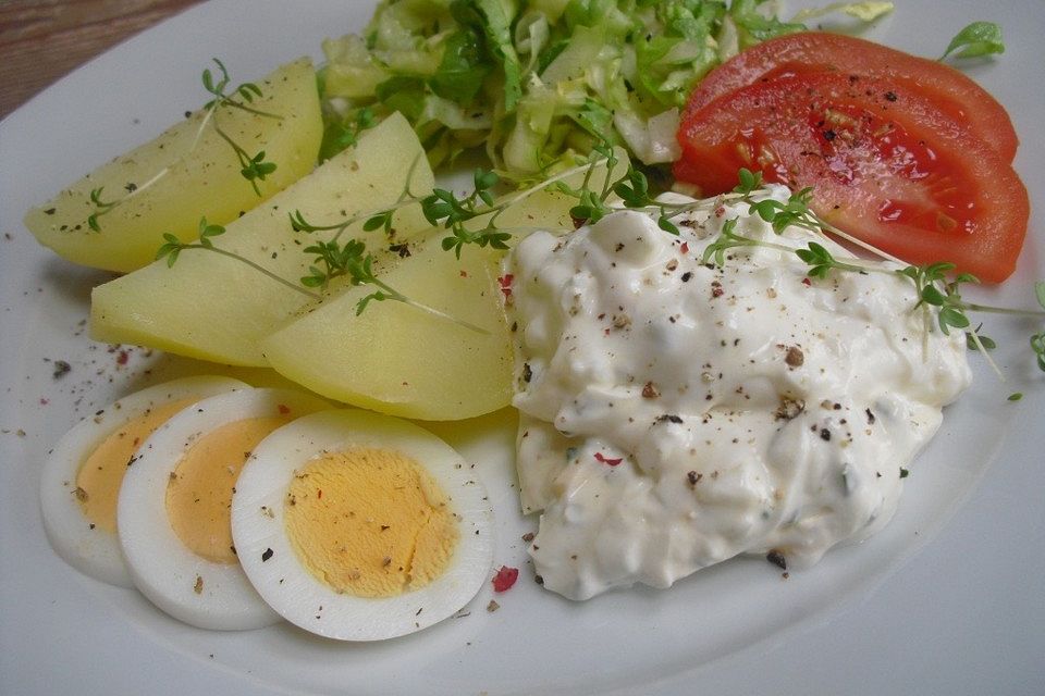 Pellkartoffeln mit Eier - Quark - Dip