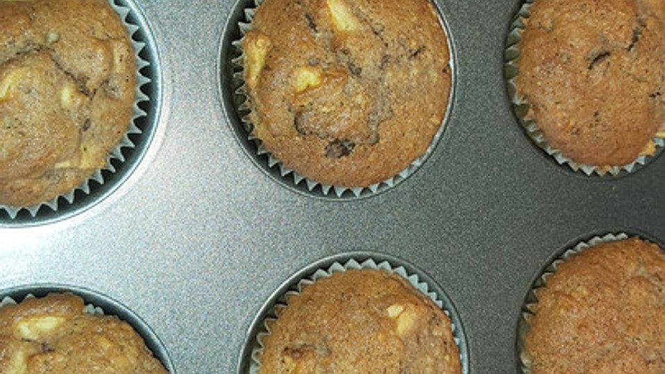 Feine Apfel - Haselnuss - Schoko - Muffins von supersüß