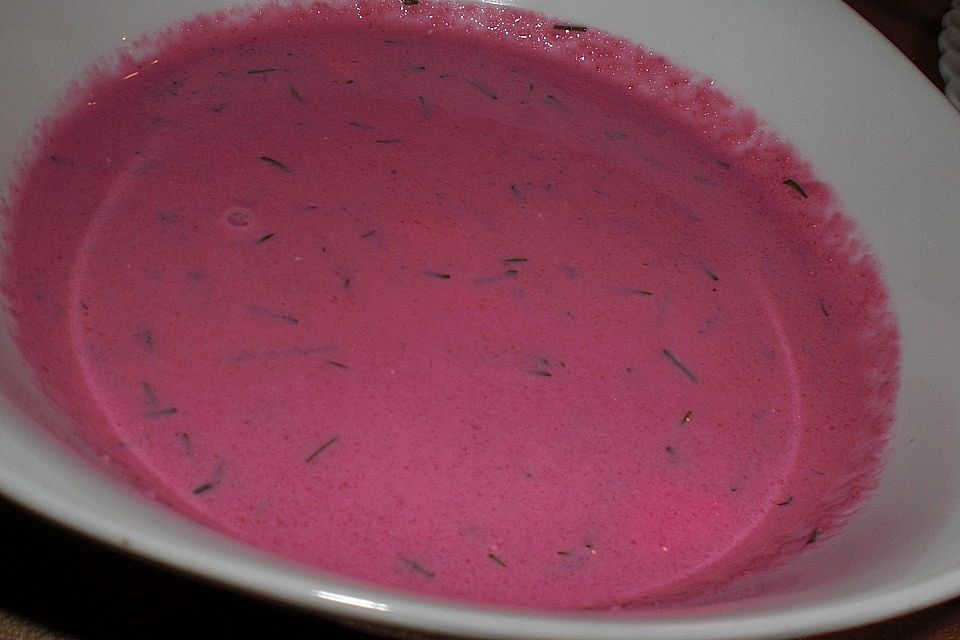 Litauische kalte Rote-Bete-Suppe