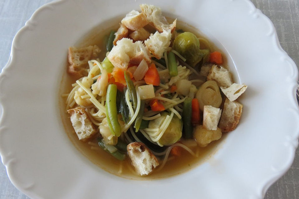 Leichte Gemüsesuppe