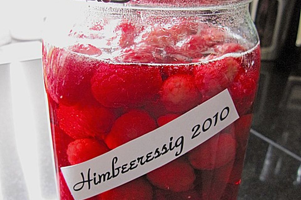 Himbeeressig mit Wein