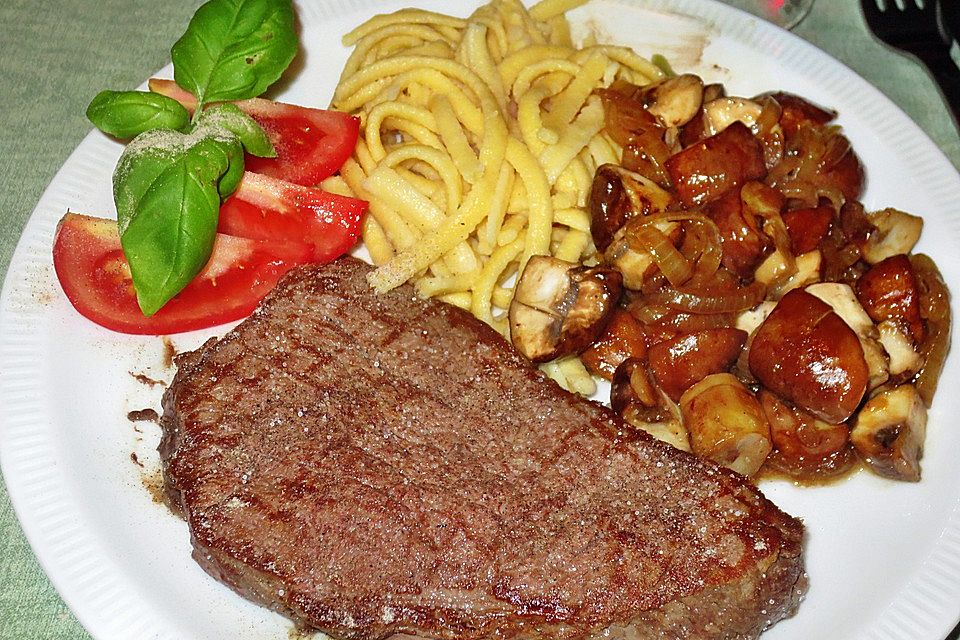 Hüftsteak mit Champignons an Balsamicoglasur