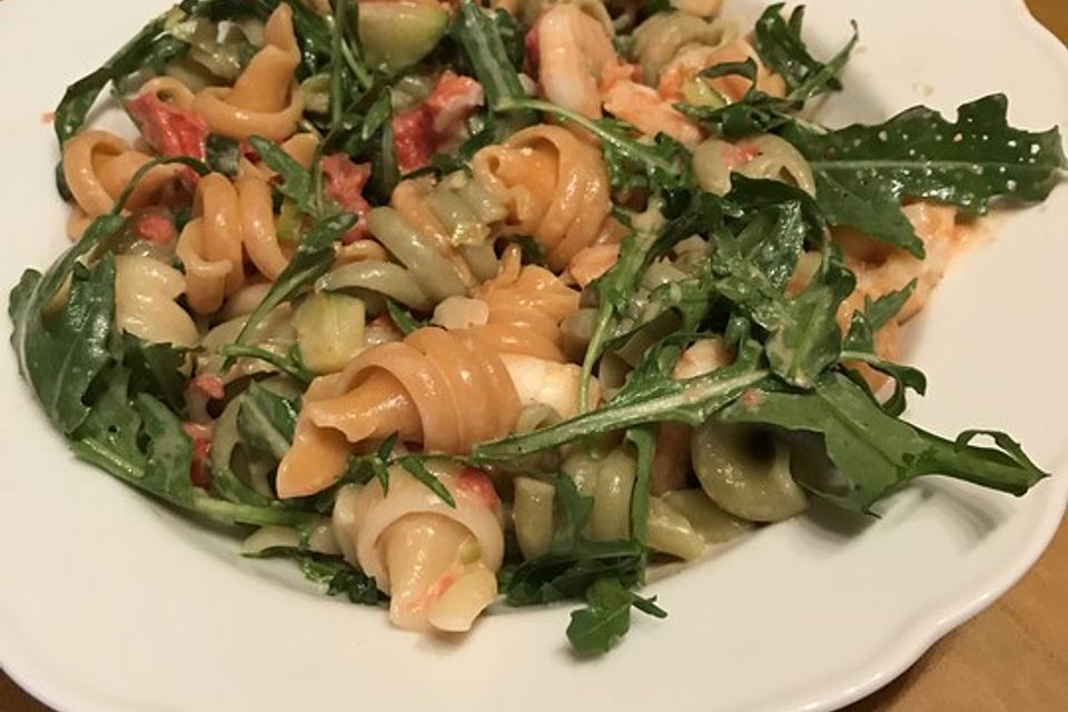 Sommerliche Pasta mit Garnelen, Tomaten und Rucola