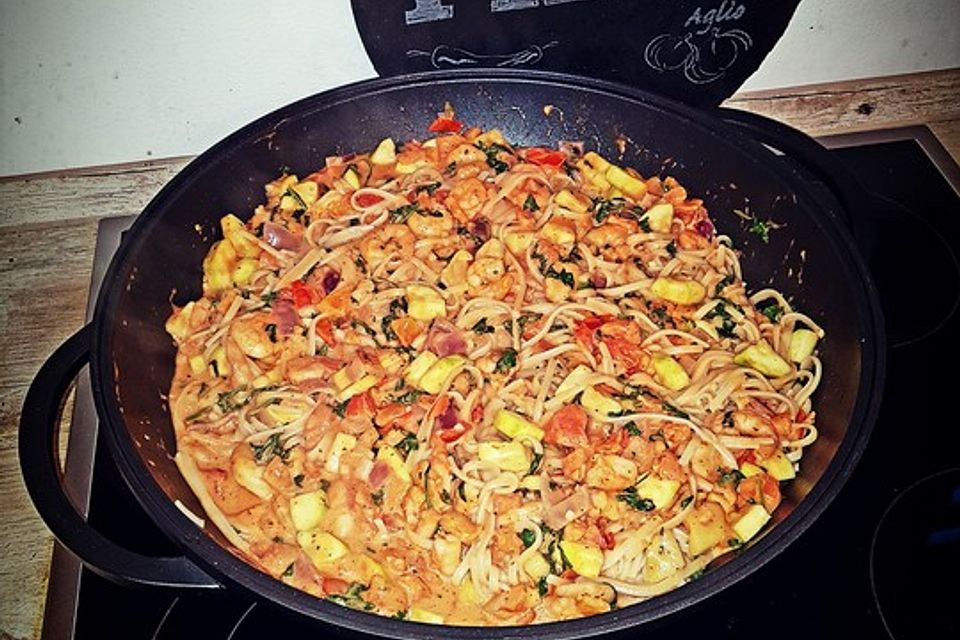 Sommerliche Pasta mit Garnelen, Tomaten und Rucola