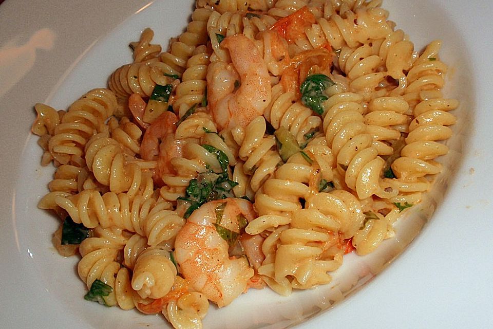 Sommerliche Pasta mit Garnelen, Tomaten und Rucola