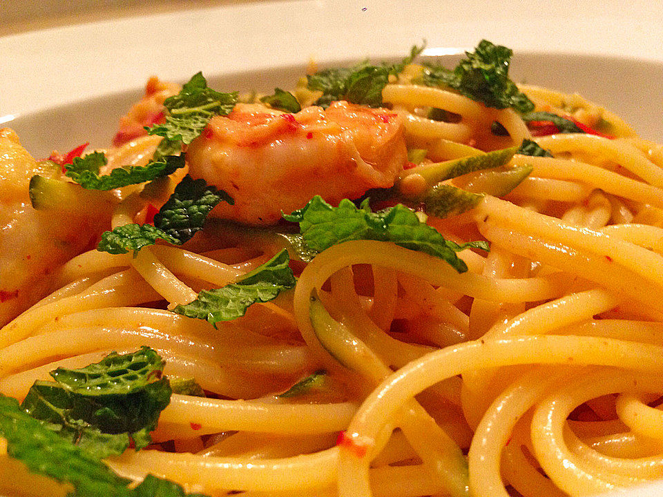 Spaghetti mit Garnelen, Zucchini und Minze von Lumacone| Chefkoch