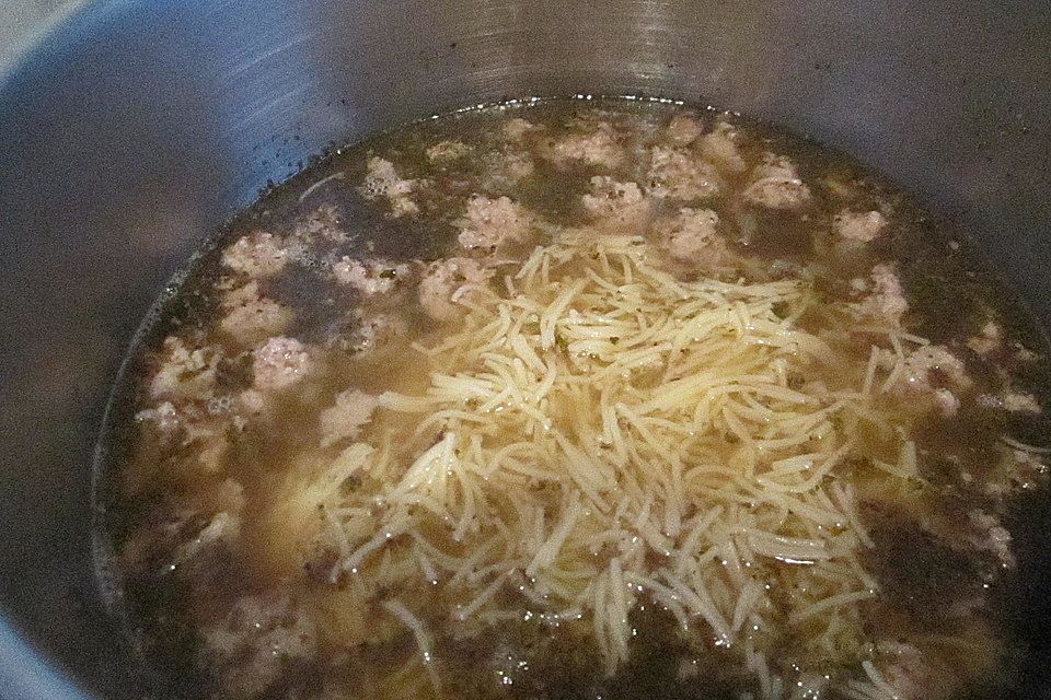 Wurstsuppe mit Nudeln Wurstsuppe mit Nudeln