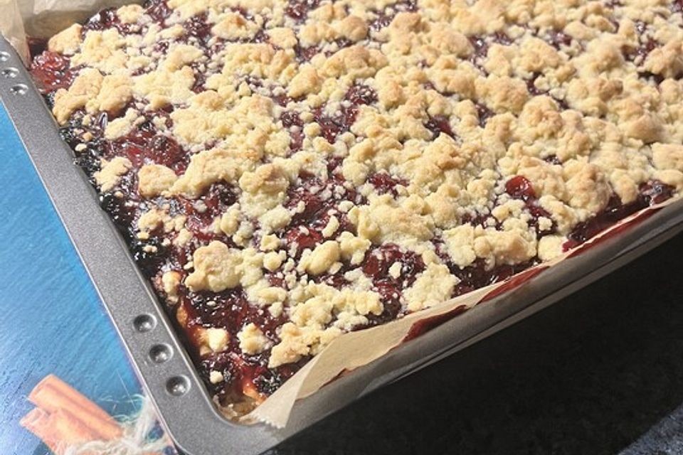 Saftiger Kirsch - Streusel - Kuchen vom Blech