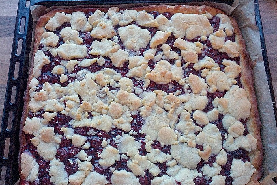 Saftiger Kirsch - Streusel - Kuchen vom Blech