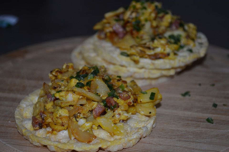 Zucchini-Schinken-Rührei auf Brot