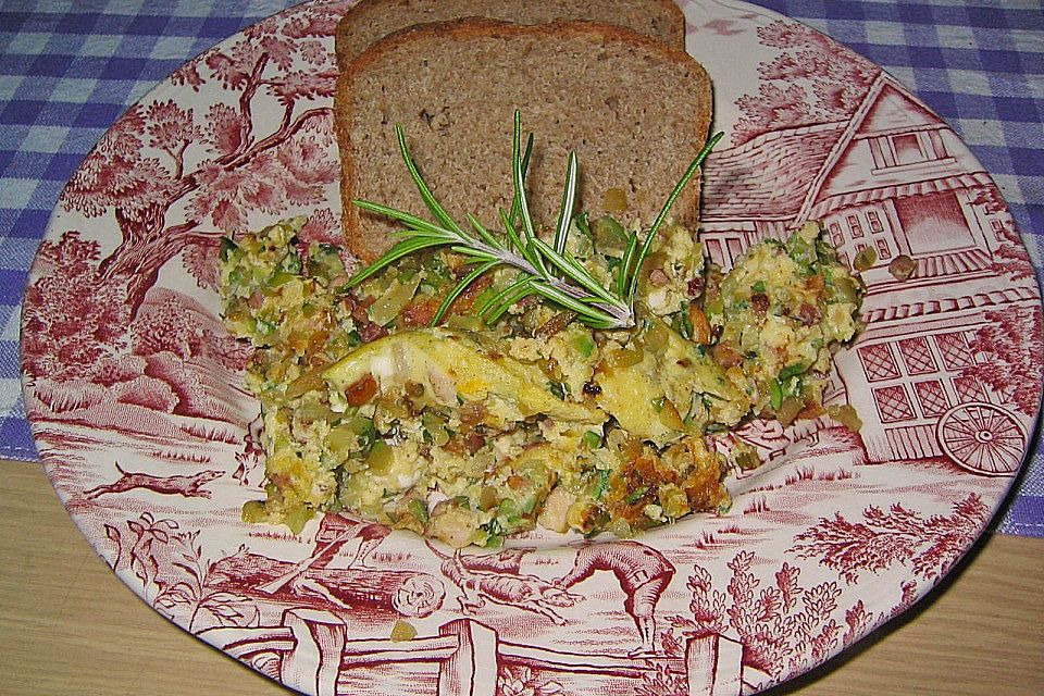 Zucchini-Schinken-Rührei auf Brot