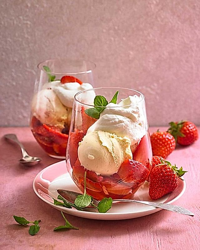 Roros Erdbeer-Eisbecher 'Spezial'