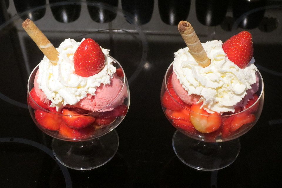 Roros Erdbeer-Eisbecher 'Spezial' Roros Erdbeer-Eisbecher 'Spezial'