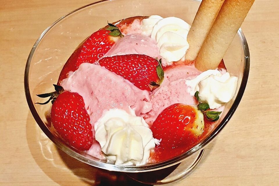 Roros Erdbeer-Eisbecher 'Spezial' Roros Erdbeer-Eisbecher 'Spezial'