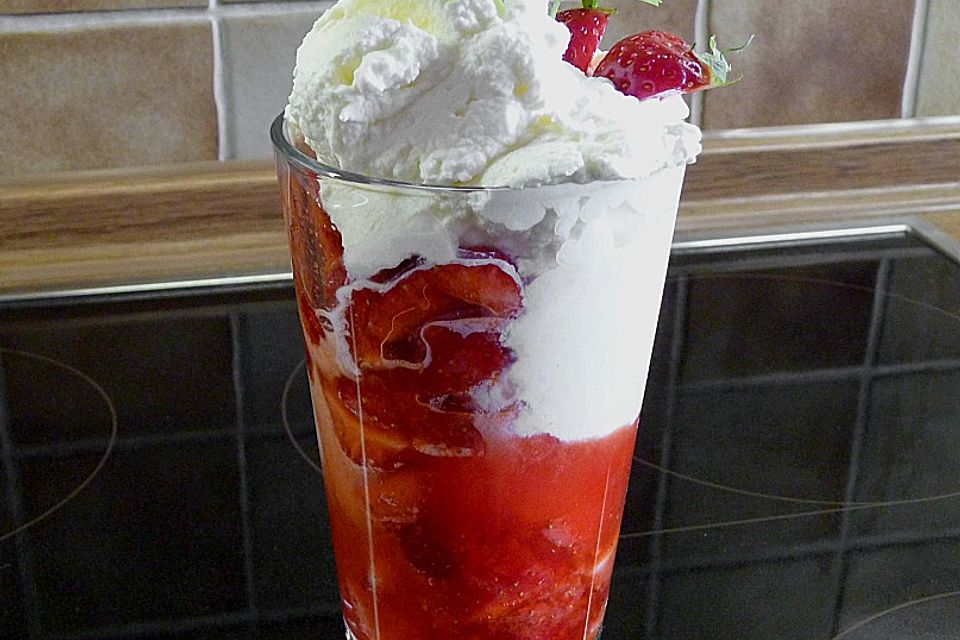 Roros Erdbeer-Eisbecher 'Spezial' Roros Erdbeer-Eisbecher 'Spezial'