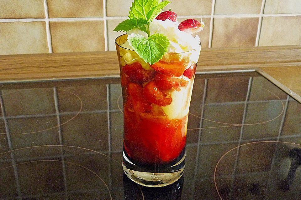 Roros Erdbeer-Eisbecher 'Spezial' Roros Erdbeer-Eisbecher 'Spezial'