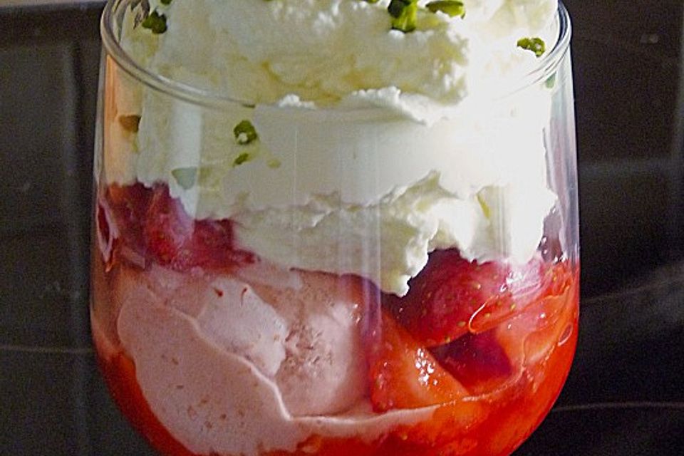 Roros Erdbeer-Eisbecher 'Spezial' Roros Erdbeer-Eisbecher 'Spezial'
