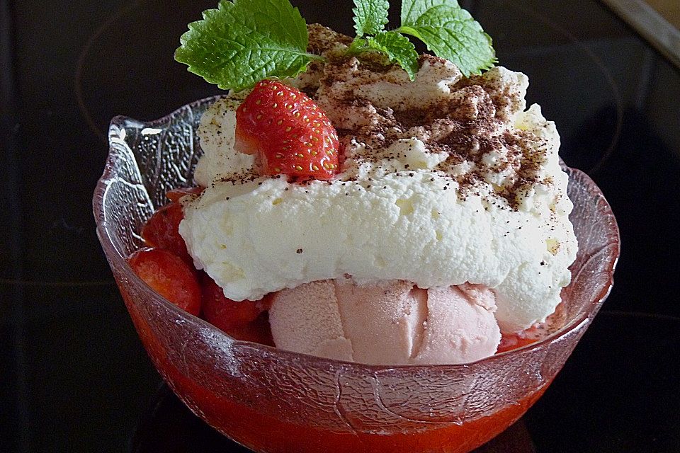 Roros Erdbeer-Eisbecher 'Spezial' Roros Erdbeer-Eisbecher 'Spezial'