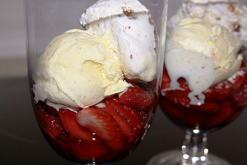 Roros Erdbeer-Eisbecher 'Spezial' Roros Erdbeer-Eisbecher 'Spezial'