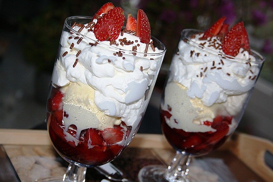 Roros Erdbeer-Eisbecher 'Spezial' Roros Erdbeer-Eisbecher 'Spezial'