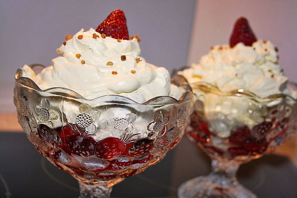 Roros Erdbeer-Eisbecher 'Spezial' Roros Erdbeer-Eisbecher 'Spezial'