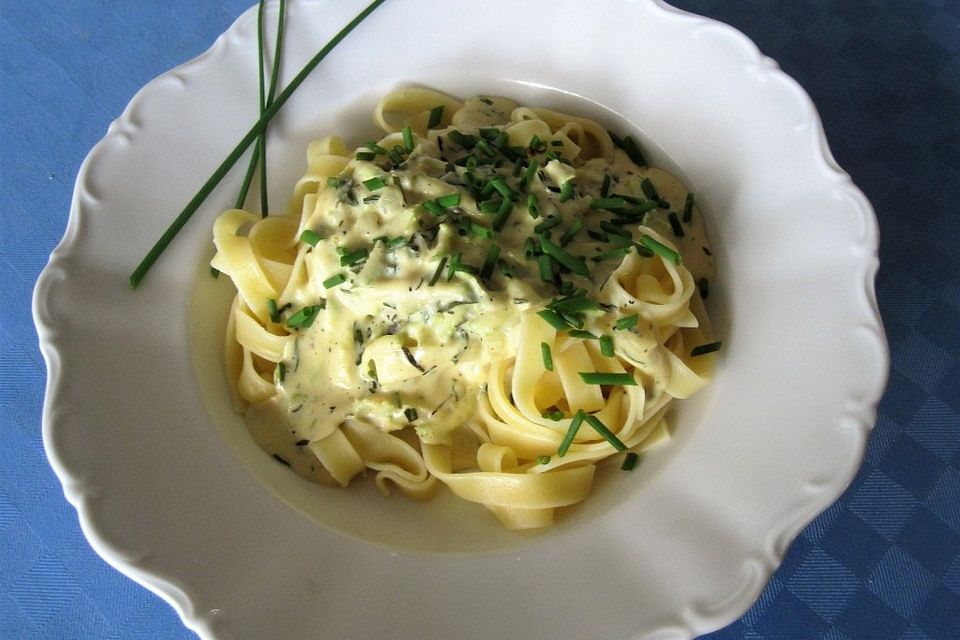 Tagliatelle mit Zitronen-Basilikum-Sauce